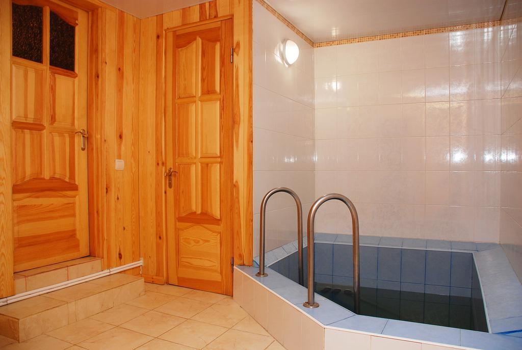 House In Bohatyrska Street Київ Екстер'єр фото